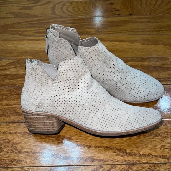 Dolce Vita Khaki Suede Perforated Ankle Boots Size 7 - Picture 9 of 9